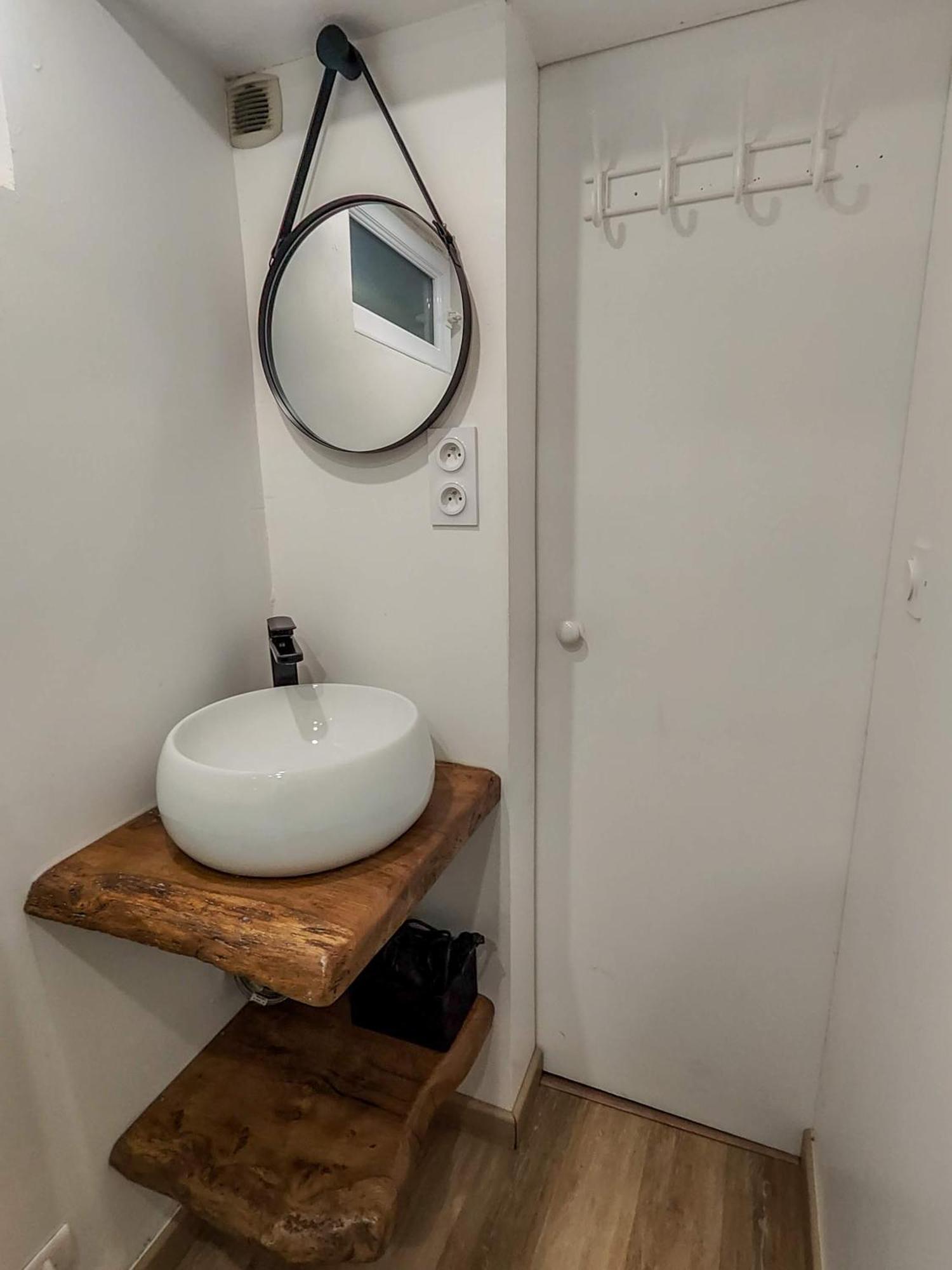 Agreable Maison Renovee En Hyper Centre Avec Patio ポルニック エクステリア 写真