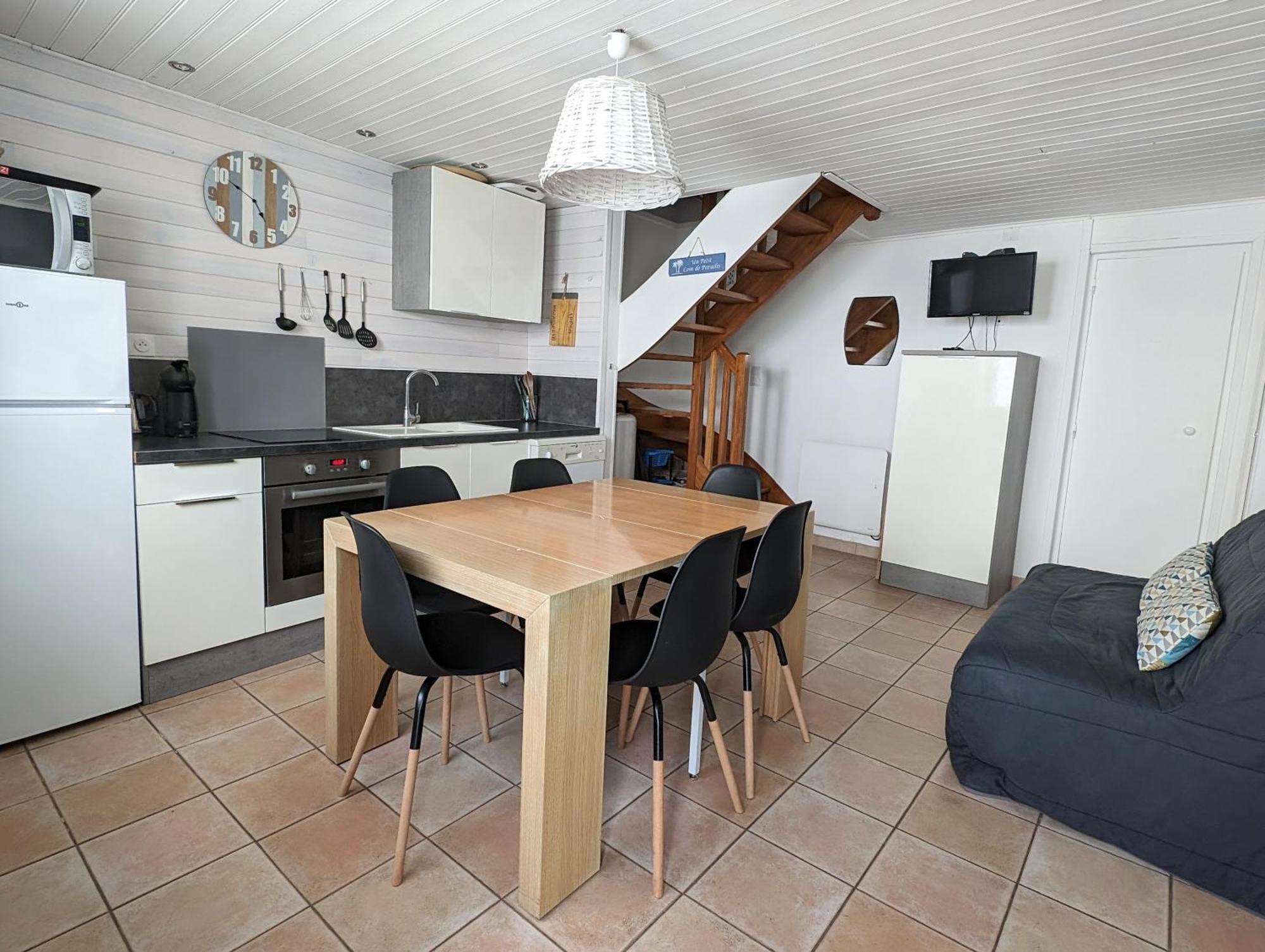 Agreable Maison Renovee En Hyper Centre Avec Patio ポルニック エクステリア 写真